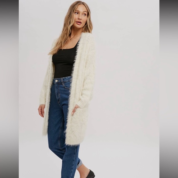 Cozy, fuzzy, white cable knit soft long sleeve open front cardigan sweater - Picture 6 of 11